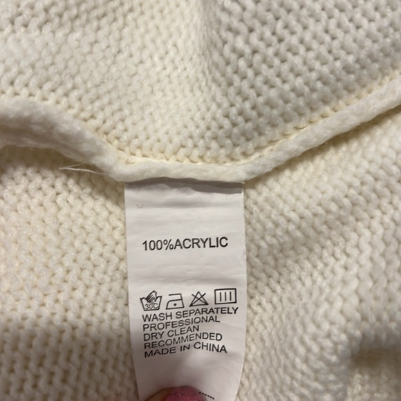 HEART SWEATER! 🖤 - Picture 5 of 5